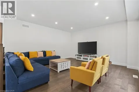 209 Jeffrey Place Kitchener ON N2C 0C2