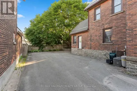 32 St. Andrew Street Brockville ON K6V 4X4