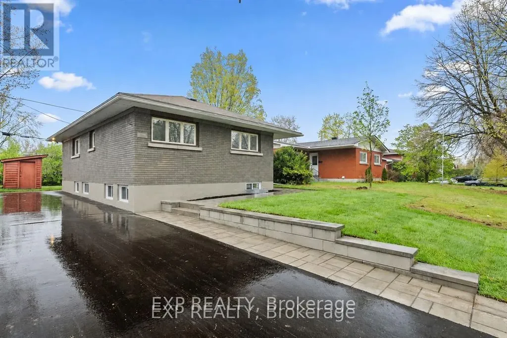 2393 Sheldon Avenue Ottawa ON K2C 1K4