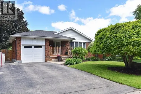 7 Monarch Court Dundas ON L9H 3W2
