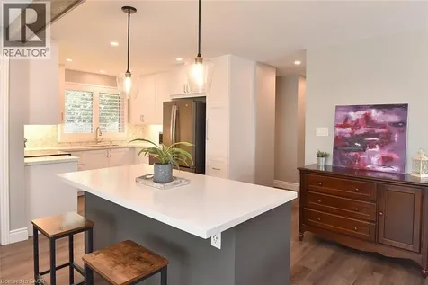 7 Monarch Court Dundas ON L9H 3W2