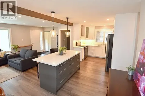 7 Monarch Court Dundas ON L9H 3W2