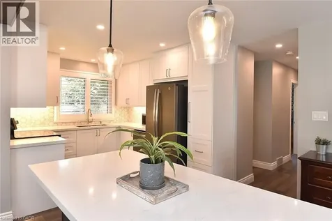 7 Monarch Court Dundas ON L9H 3W2