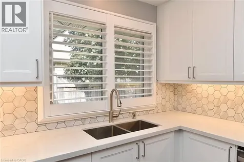 7 Monarch Court Dundas ON L9H 3W2