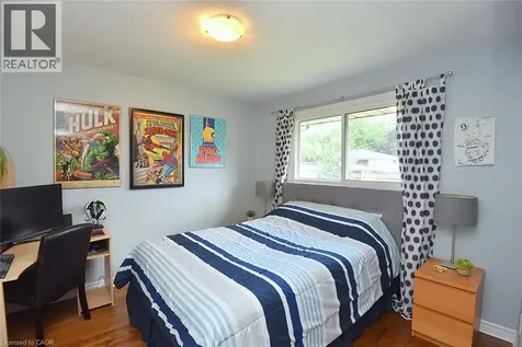 7 Monarch Court Dundas ON L9H 3W2