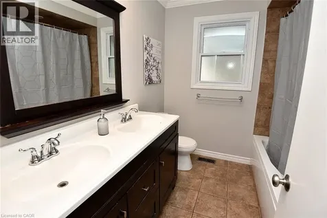 7 Monarch Court Dundas ON L9H 3W2