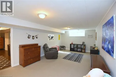 7 Monarch Court Dundas ON L9H 3W2