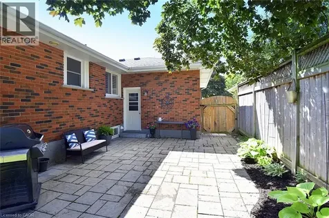 7 Monarch Court Dundas ON L9H 3W2