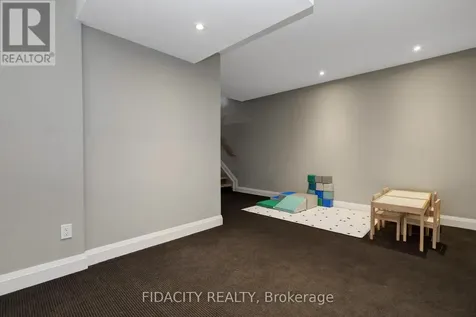 376 C Wilmont Avenue Ottawa ON K2A 0B1