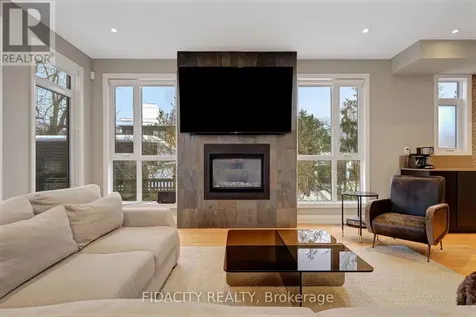 376 C Wilmont Avenue Ottawa ON K2A 0B1