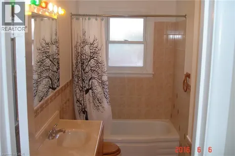 742 Garth Street Hamilton ON L9C 4K3