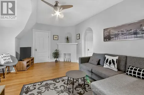 64 Delaware Avenue South Ottawa ON K2P 0Z3