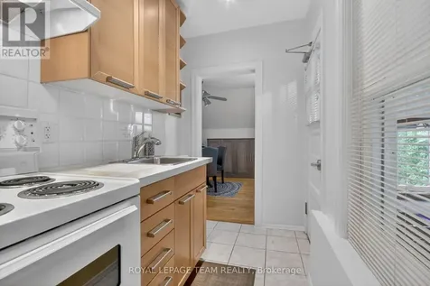 64 Delaware Avenue South Ottawa ON K2P 0Z3