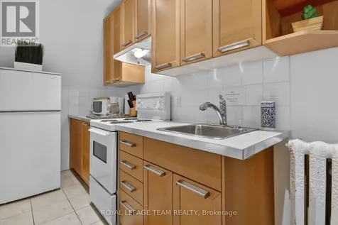64 Delaware Avenue South Ottawa ON K2P 0Z3