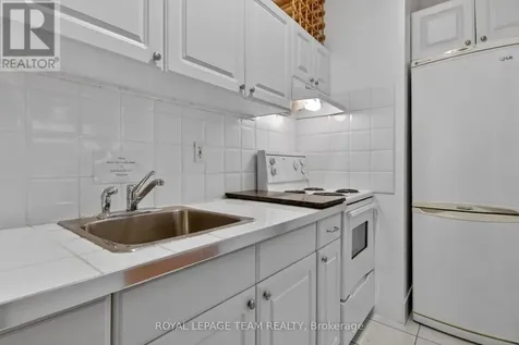 64 Delaware Avenue South Ottawa ON K2P 0Z3