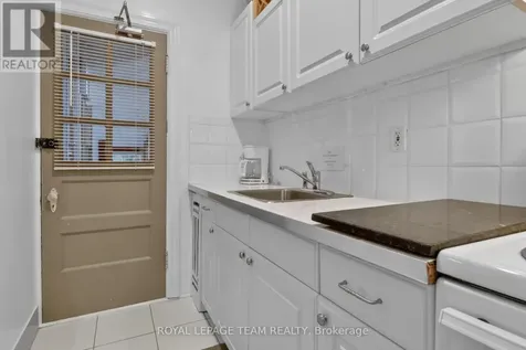 64 Delaware Avenue South Ottawa ON K2P 0Z3