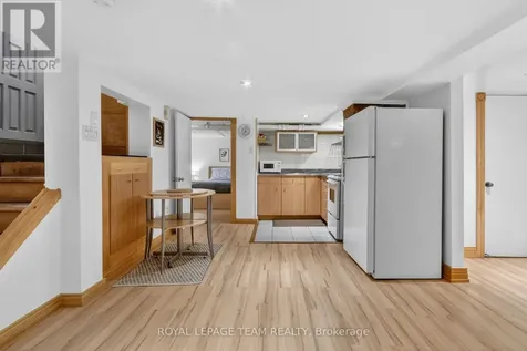 64 Delaware Avenue South Ottawa ON K2P 0Z3
