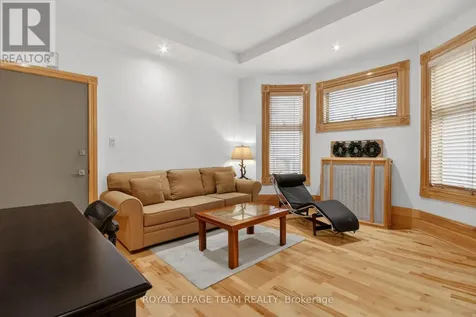 64 Delaware Avenue South Ottawa ON K2P 0Z3