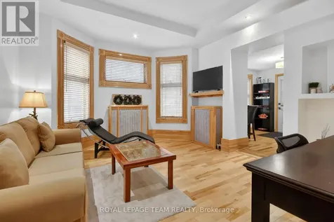 64 Delaware Avenue South Ottawa ON K2P 0Z3