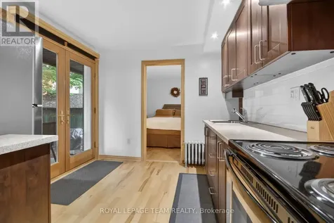 64 Delaware Avenue South Ottawa ON K2P 0Z3