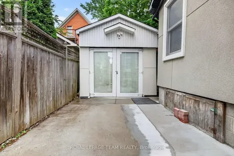 64 Delaware Avenue South Ottawa ON K2P 0Z3