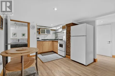 64 Delaware Avenue South Ottawa ON K2P 0Z3