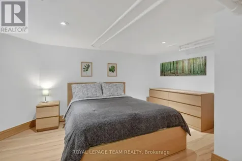 64 Delaware Avenue South Ottawa ON K2P 0Z3