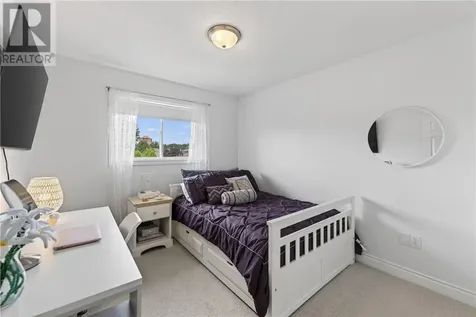 8 Winfield Lane Sudbury ON P3A 6E1