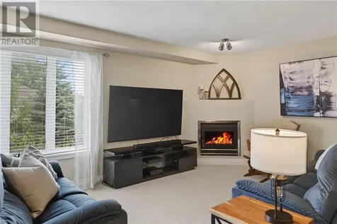 8 Winfield Lane Sudbury ON P3A 6E1