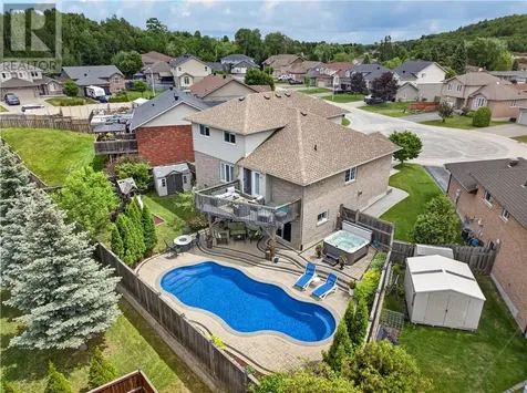 8 Winfield Lane Sudbury ON P3A 6E1