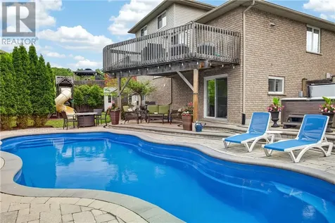 8 Winfield Lane Sudbury ON P3A 6E1