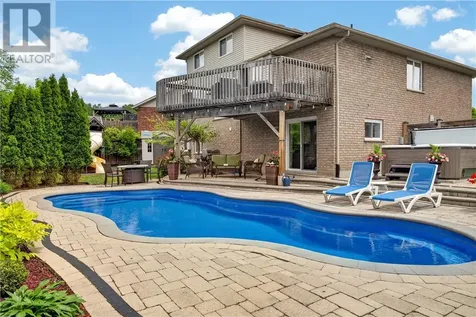 8 Winfield Lane Sudbury ON P3A 6E1