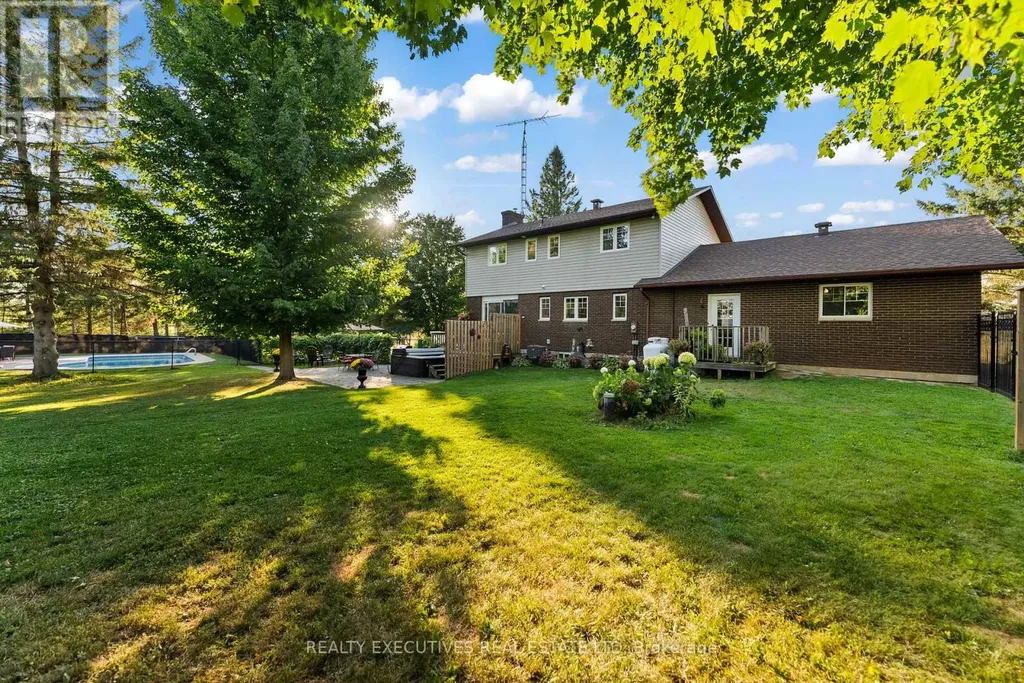 28 Anglican Church Road Rideau Lakes ON K0G 1L0