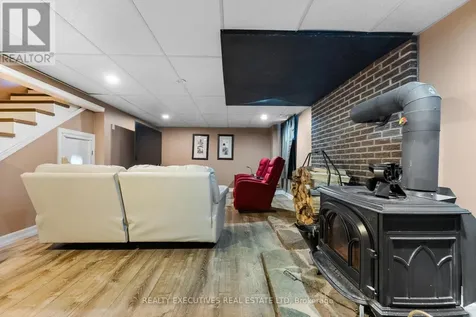 28 Anglican Church Road Rideau Lakes ON K0G 1L0