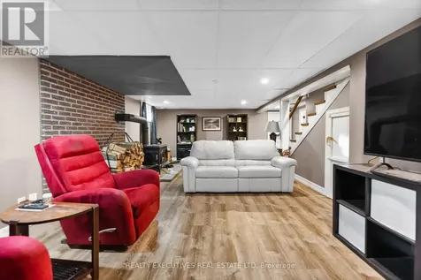 28 Anglican Church Road Rideau Lakes ON K0G 1L0