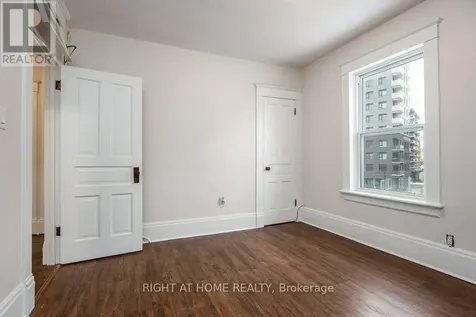 2-94 Scott Street Kitchener ON N2H 2R5