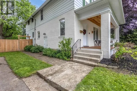 11 Tutela Heights Road Brantford ON N3T 1A2