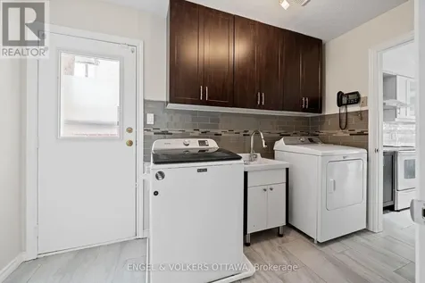 3 Balding Crescent Ottawa ON K2K 2L4