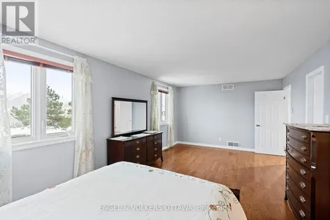 3 Balding Crescent Ottawa ON K2K 2L4