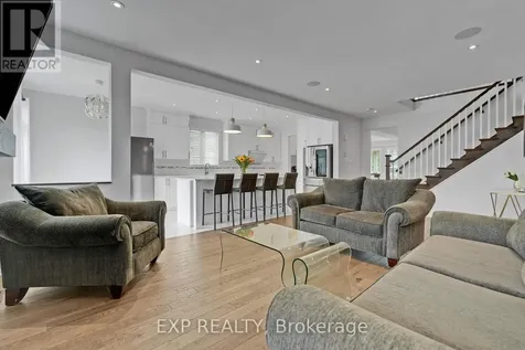 321 Serenade Crescent Ottawa ON K1X 0B9