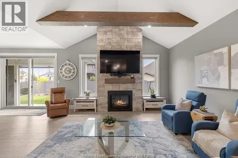 6072 Silver Maple Lasalle ON N9H 0C1