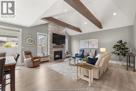 6072 Silver Maple Lasalle ON N9H 0C1