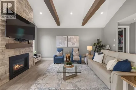6072 Silver Maple Lasalle ON N9H 0C1