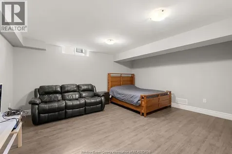 6072 Silver Maple Lasalle ON N9H 0C1