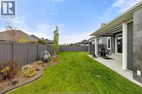 6072 Silver Maple Lasalle ON N9H 0C1