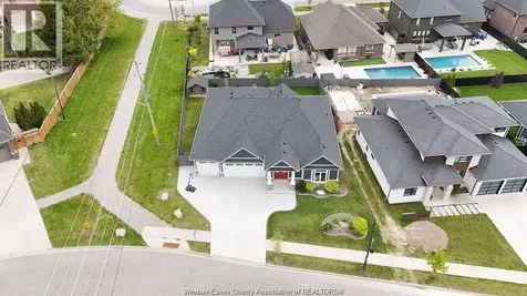 6072 Silver Maple Lasalle ON N9H 0C1