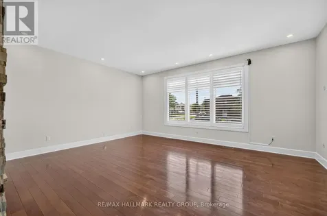 1559 Queensdale Avenue Ottawa ON K1T 1J3