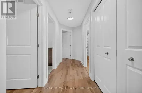 1559 Queensdale Avenue Ottawa ON K1T 1J3