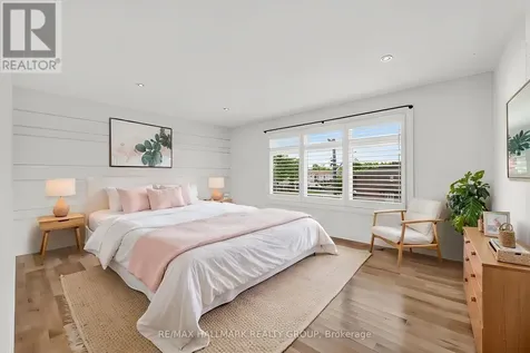 1559 Queensdale Avenue Ottawa ON K1T 1J3