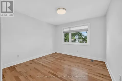 1559 Queensdale Avenue Ottawa ON K1T 1J3